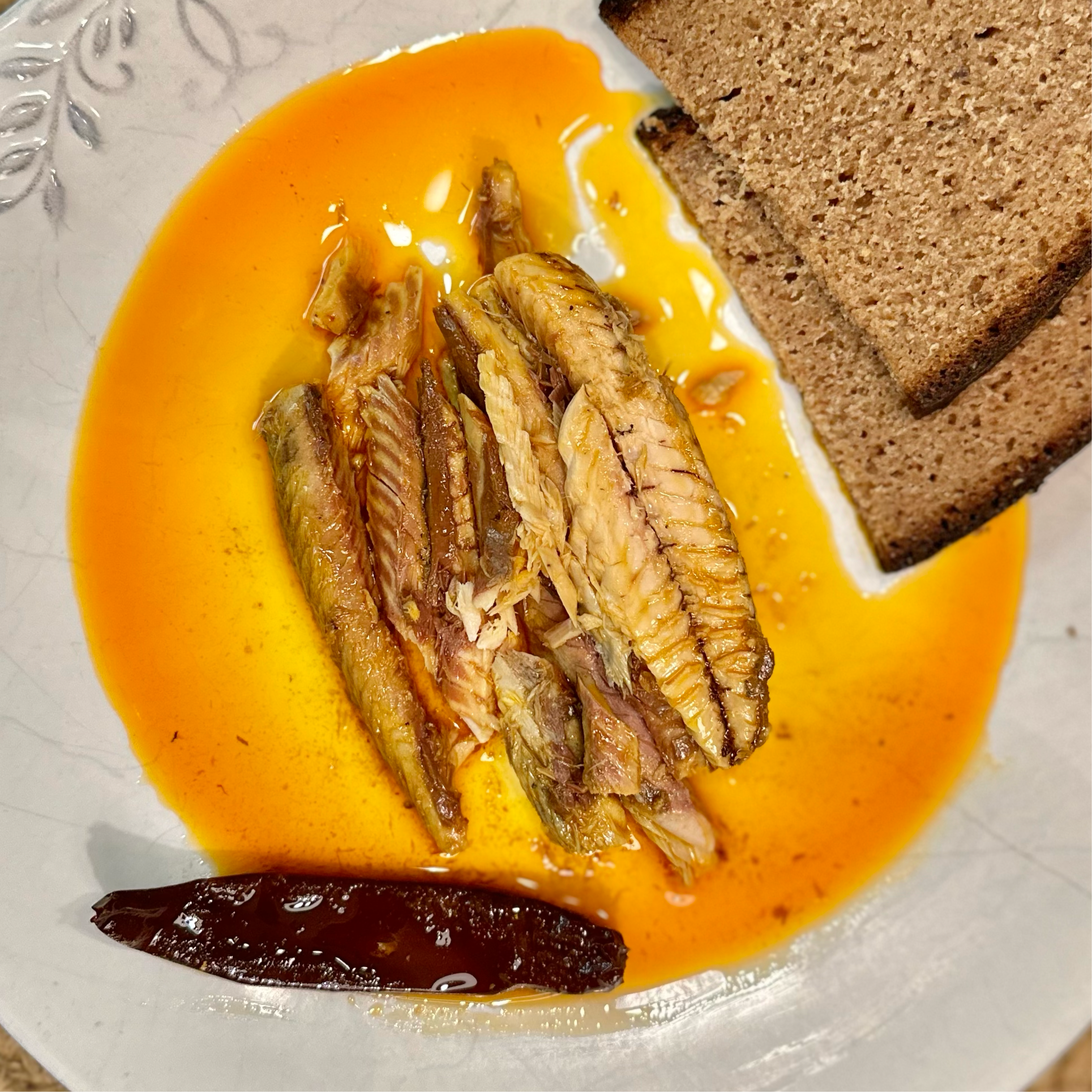 Filet z makreli w oliwie z oliwek z curry i papryczką chili | GoodBoy